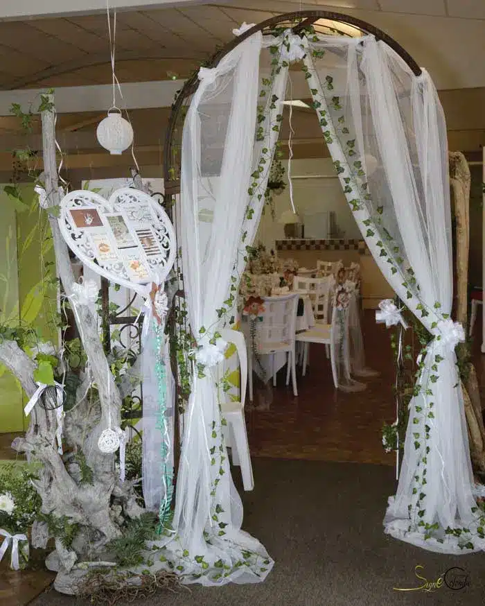 Decoration-Arche-Entree-Salle-Diner-Signe-Colombe.jpg Mes prestations  